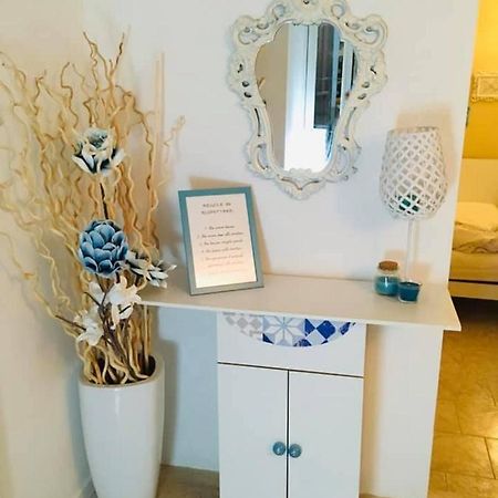 Casa Vacanze Occhi Blu モルフェッタ エクステリア 写真